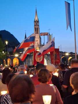 slovenci v lurdu
